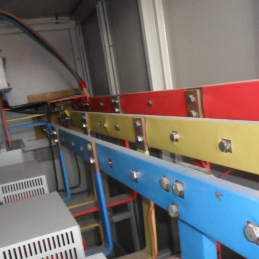 Busbar_in_an_LT_panel (2)